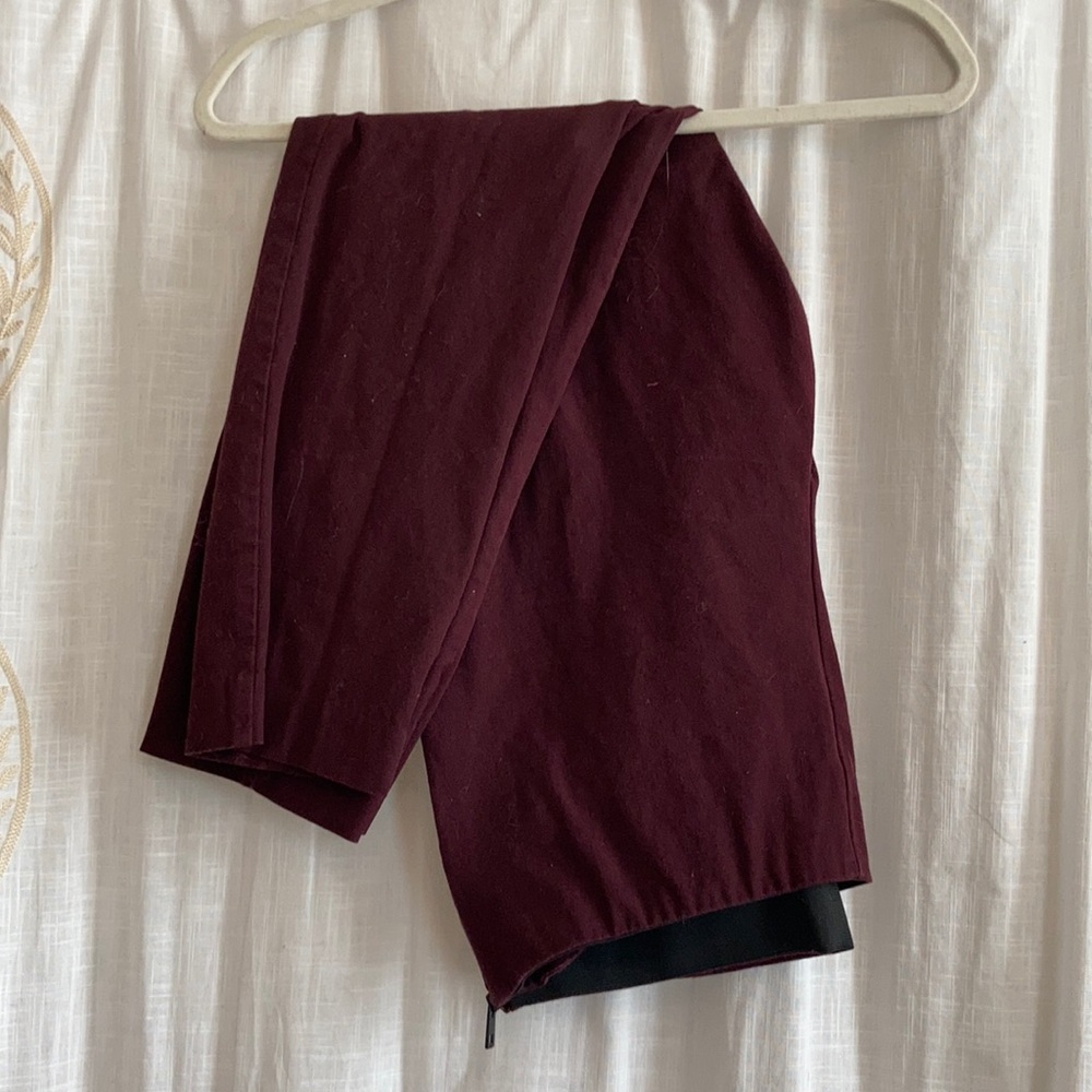 Deep violet stretchy trouser.